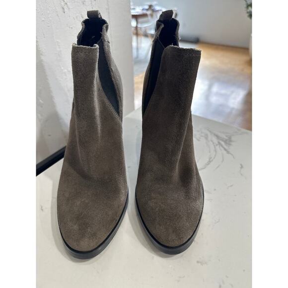 Marc Fisher Taupe Suede Mallory Chelsea Stacked Heel Ankle Boots, Size 7.5 - Picture 2 of 7